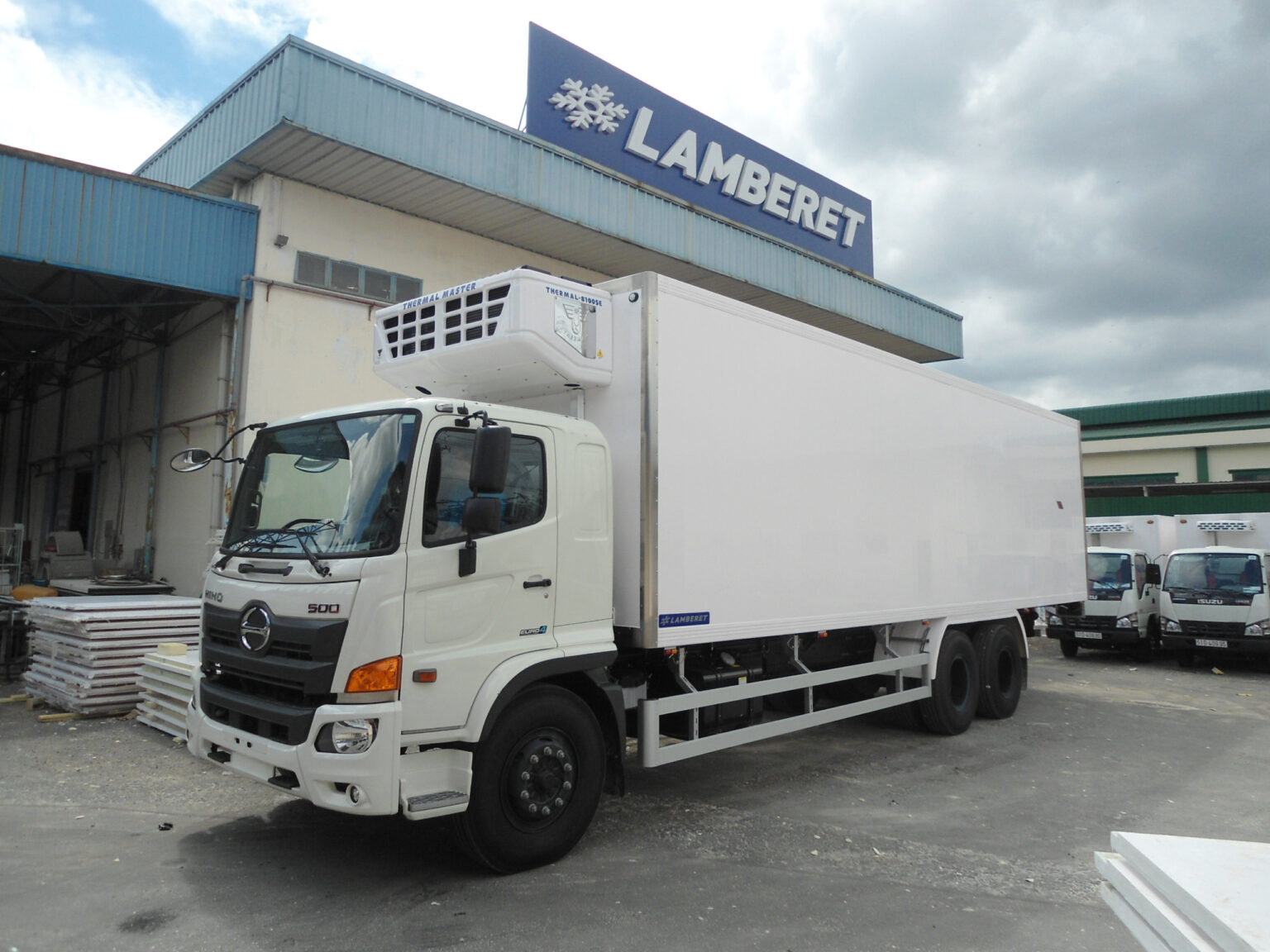 Xe tải đông lạnh 3 chân hino FL8JW7A (euro 4)tải trọng 24.000 kg tải trọng hàng hóa 12.750 kg kích thước thùng dài 9330 cm