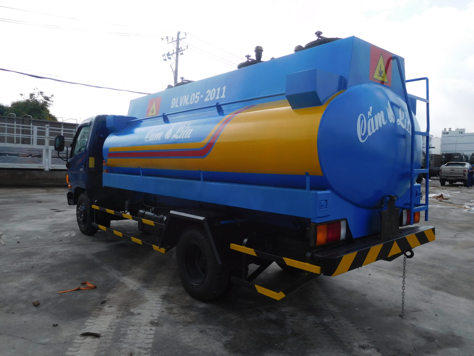 Xe bồn chở xăng dầu hyundai hd99 7 khối