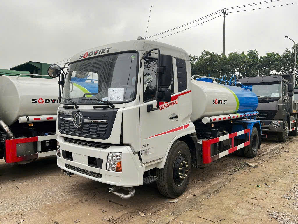 xe phun nước (xe bồn chở nước) để rửa đường và tưới cây Dongfeng 9m³ khối D8 nhập khẩu