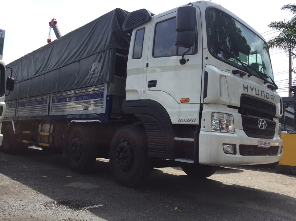 hyundai hd320 17 tấn thùng bạt 4 chân