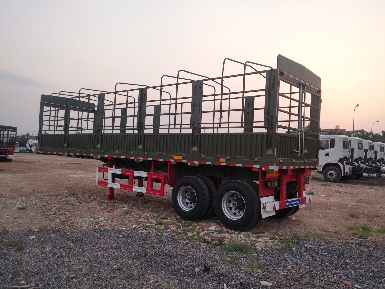 Sơmi rơmoóc lồng DAYUN 02 trục