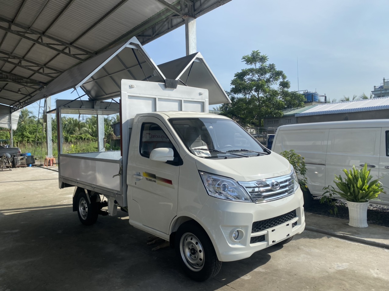 xe tải cánh dơi tera 100 teraco thùng kín 900 kg