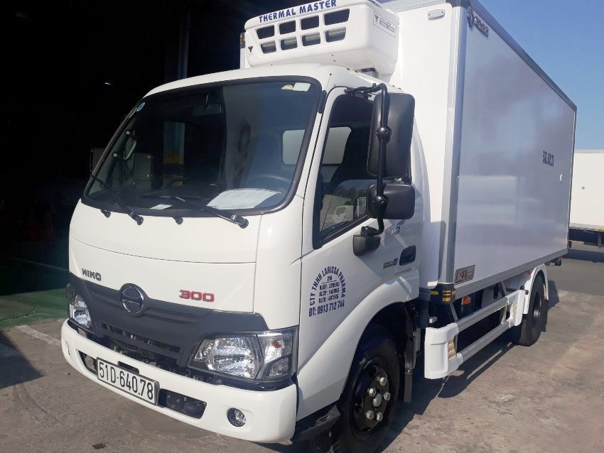 xe hino đông lạnh xzu650l 1.5 tấn thùng 4250cm.